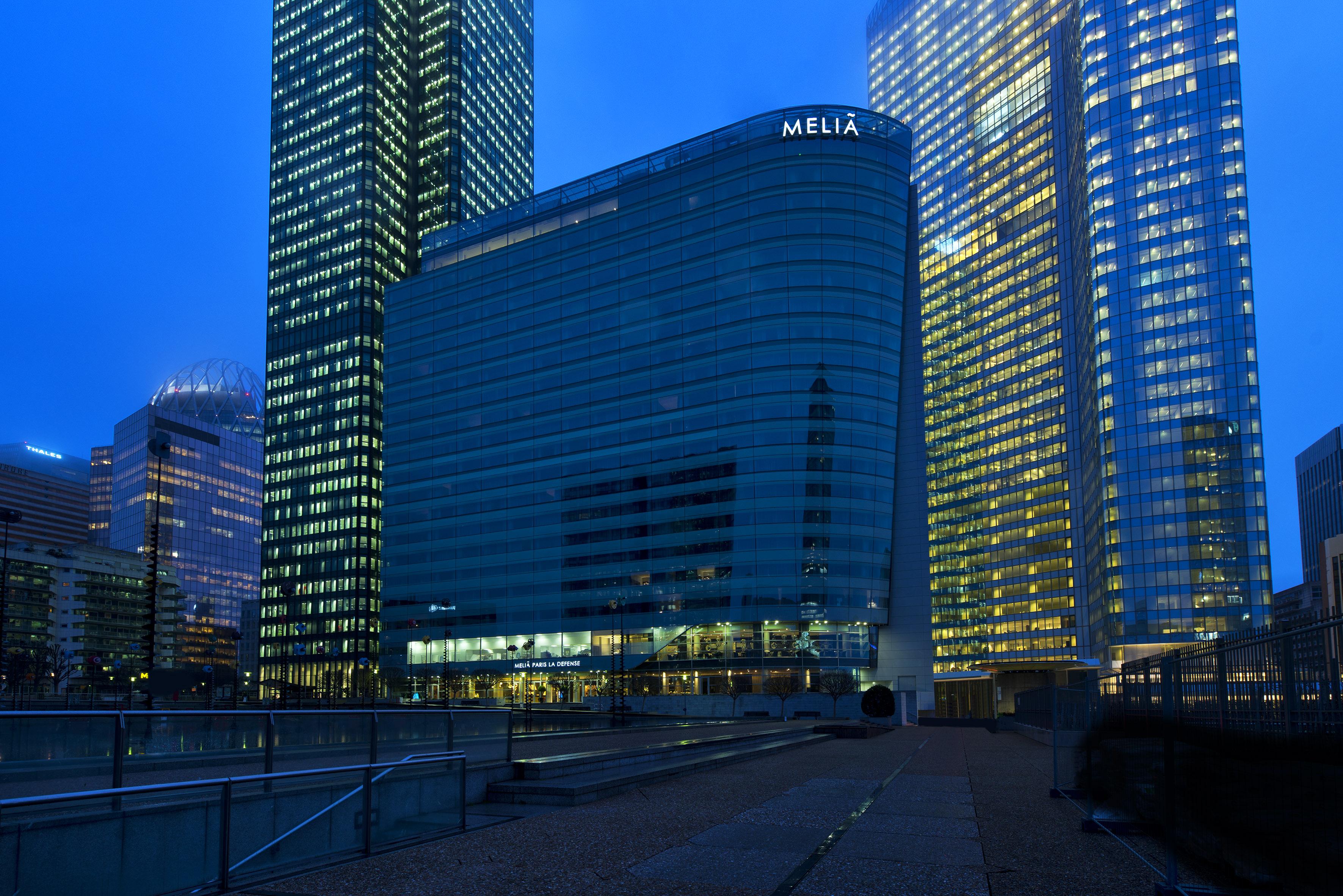 Melia Paris La Defense Hotel Курбьовоа Екстериор снимка